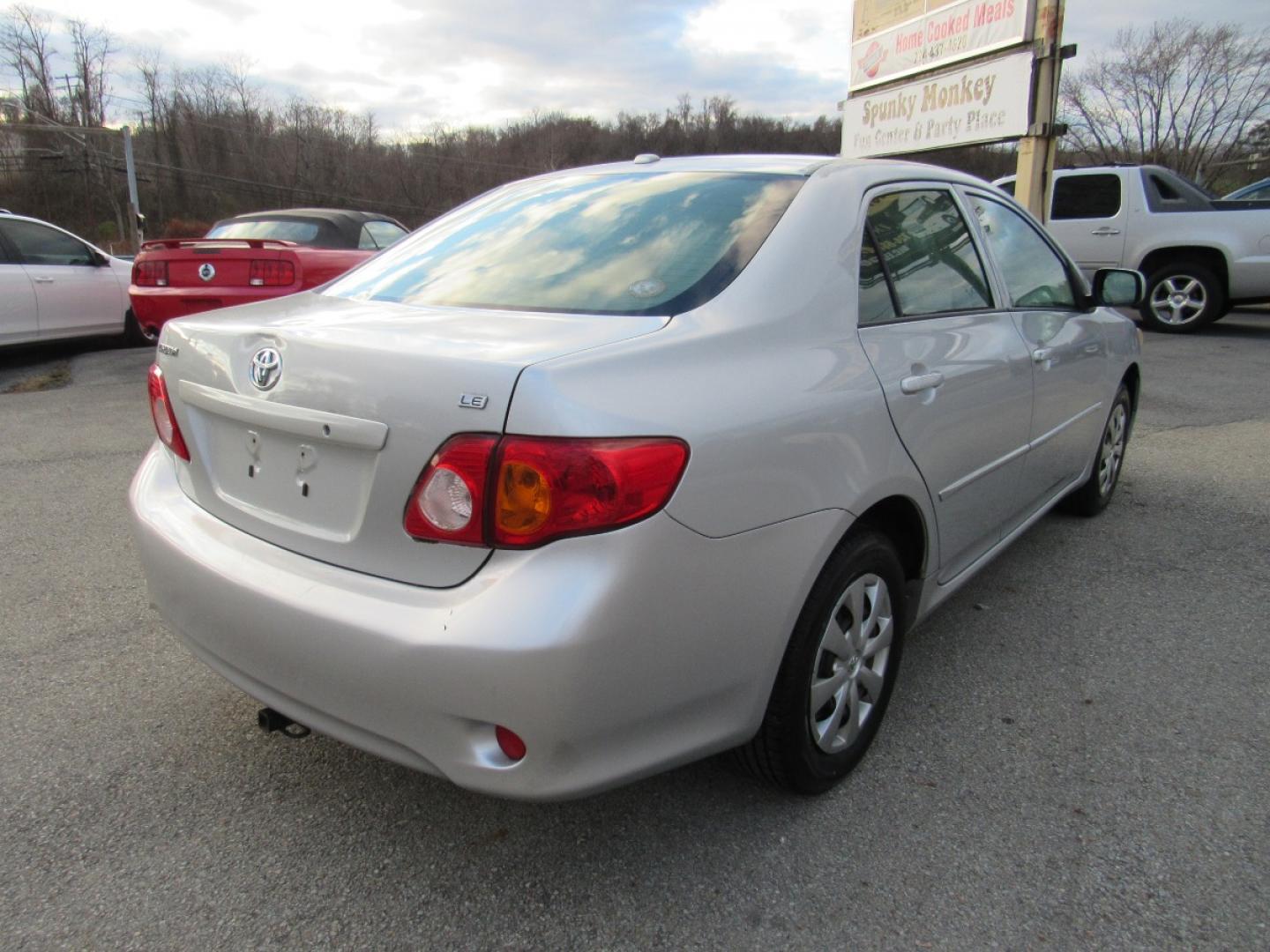 2009 SIlver /Gray Toyota Corolla LE (JTDBL40E299) with an 1.8L L4 DOHC 16V engine, 5-Speed Automatic Overdrive transmission, located at 6 Oliver Rd., Uniontown, PA, 15401, (724) 438-2024, 0.000000, 0.000000 - 2009 Toyota Corolla LE...GRAY CLOTH INTERIOR...POWER W/L/M/CRUISE...AM/FM CD...A/C...NEW TIRES...DON'T DELAY CALL TODAY!!! - Photo#4