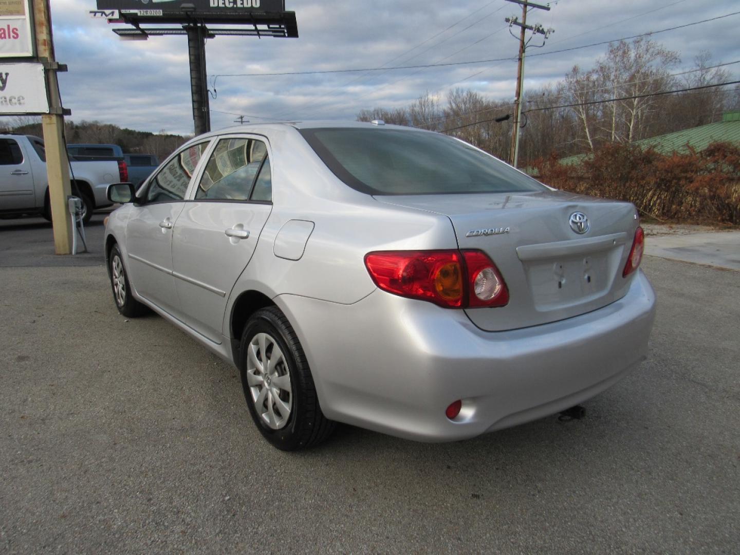 2009 SIlver /Gray Toyota Corolla LE (JTDBL40E299) with an 1.8L L4 DOHC 16V engine, 5-Speed Automatic Overdrive transmission, located at 6 Oliver Rd., Uniontown, PA, 15401, (724) 438-2024, 0.000000, 0.000000 - 2009 Toyota Corolla LE...GRAY CLOTH INTERIOR...POWER W/L/M/CRUISE...AM/FM CD...A/C...NEW TIRES...DON'T DELAY CALL TODAY!!! - Photo#6